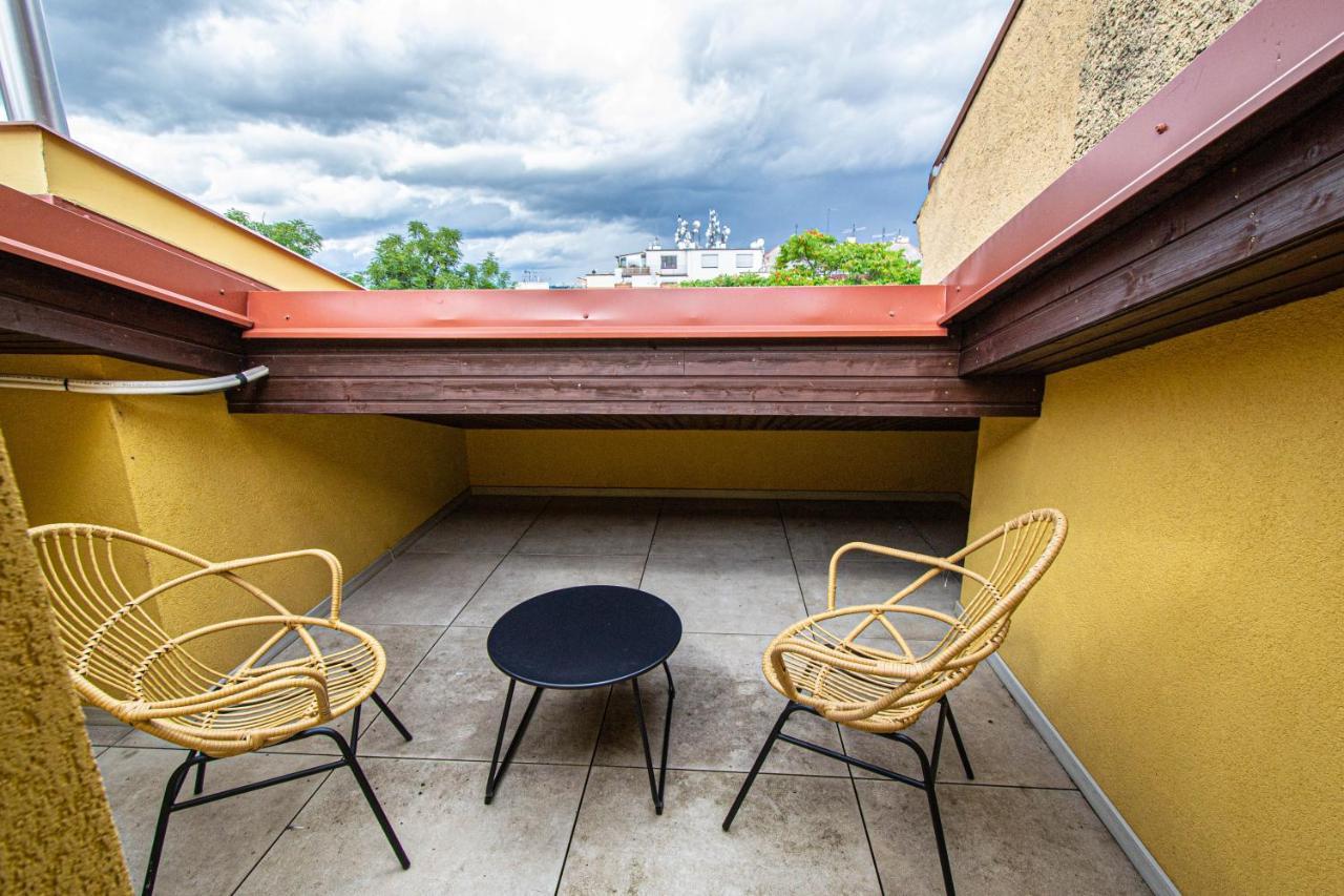 Quite Loft With Balcony And 3 Air Conditioners Praha Exteriér fotografie